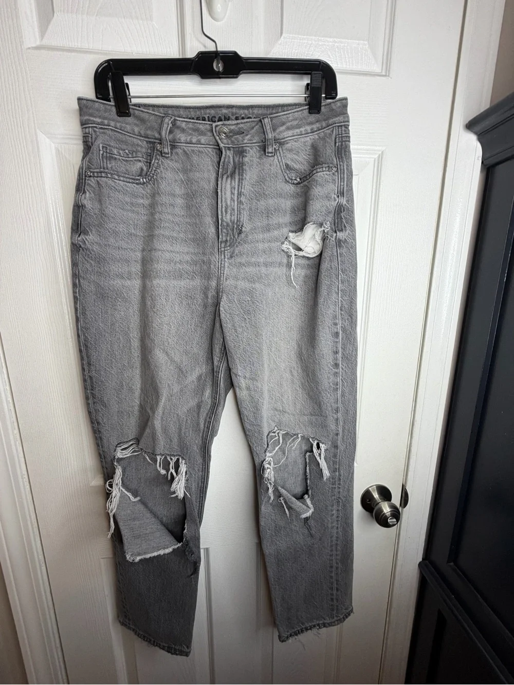 AE American Eagle Womens 10 Regular Mom Jeans Gray Distressed Ripped Denim 30